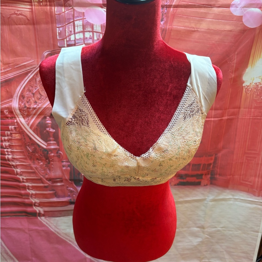 Elegant Cream Lace Bra with Plunging Neckline